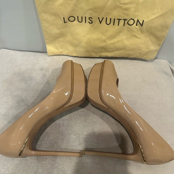 Louis Vuitton shoes - Picture 9 of 11